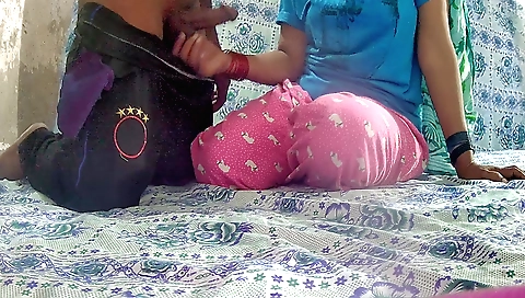 Indian chick gets fucked in the village in the village