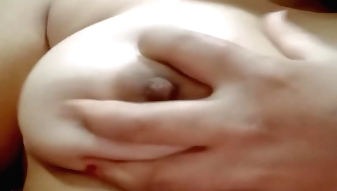 Indian babe with a nice body masturbates with pleasure