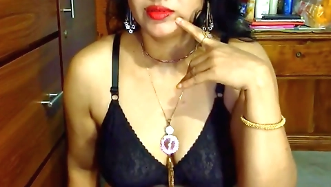 Indian beauty with huge boobs and big tits in homemade clip