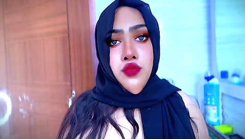 Hot brunette 18+ amateur video with big boobs and ass