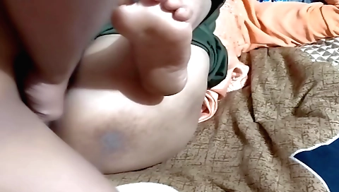 Indian girl in a big ass video with a big round ass