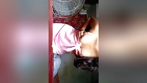 Indian beauty with a cute face shows her beauty in a solo video