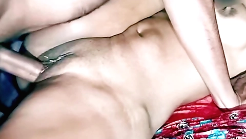 Indian woman makes an amateur video with her boyfriend