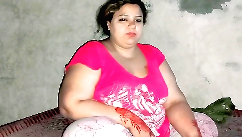 Brunette housewife with huge tits is taking a bath