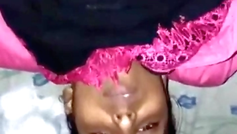 Amour brunette cumload with her hole in the Indian sex