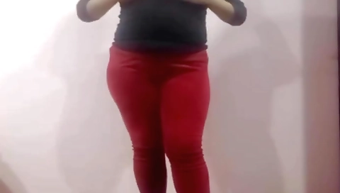 Amateurs big-assed brunette girl doing her solo video